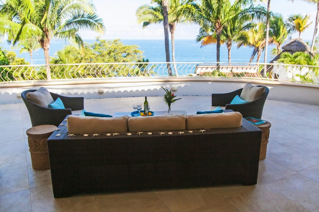 sofa-beach-for-guests-sallie